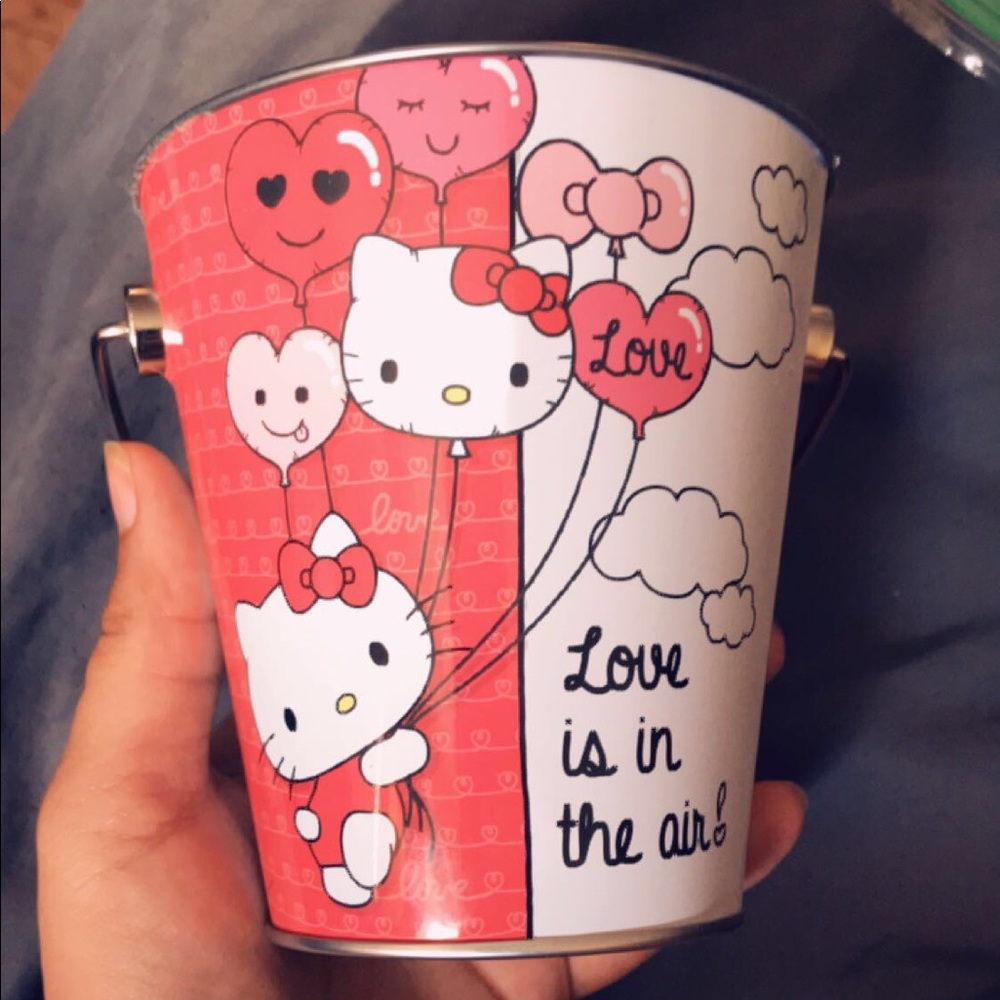 Hello Kitty storage bucket Valentnes Day 2020